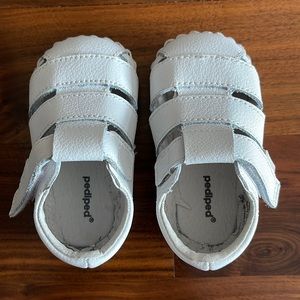 Set of infant shoes (2 pairs, 6-12M)